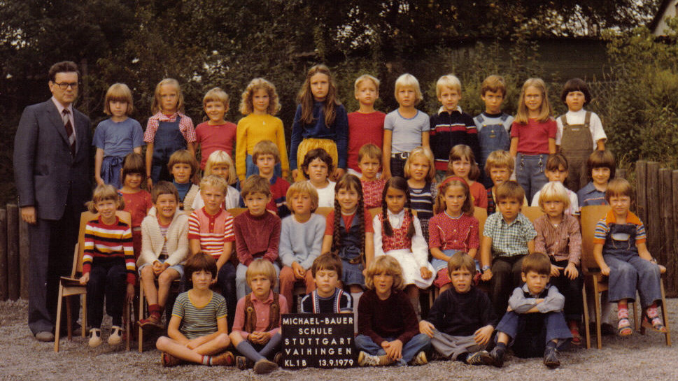 Historisches Klassenfoto der Michael Bauer Schule aus dem Jahr 1979.
